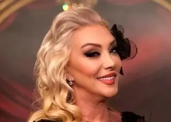 رازگشایی از مرگ جگرسوز خانم خواننده ترکیه ای که قلب همه را تکان داد .../ دخترش او را از پنجره پایین انداخت ../ فیلم بگو و مگوی مادر و دختر تا لحظه ...