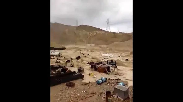 فیلم هولناک از جاری شدن سیل در کنگان 