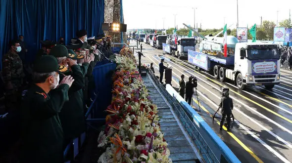 نمایش اقتدار و عزم ملی ارتش در رژه ۲۹ فروردین/ قدرت نمایی  موشکی وپهپادی جدید ارتش + عکس