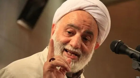 قرائتی: معلمان زن در کلاس درس لباس شاد بپوشند