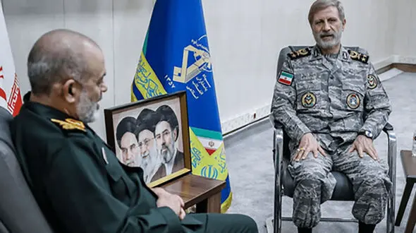 دیدار سرلشکر حاتمی فرمانده کل ارتش با سرلشکر وحیدی فرمانده کل سپاه 