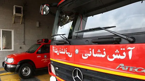 عملیات نجات برای نجات خانواده 3 نفره از حلقه دود و آتش / در یزد رخ داد