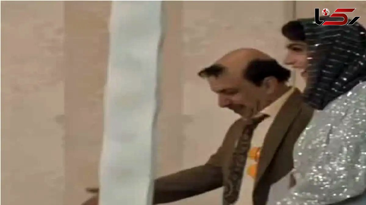 فیلم آواز شاد / رقص عباس جمشیدی فر با فرفریاش برای الیکا عبدالرزاقی .. تو عروسی سریال اجل معلق ...