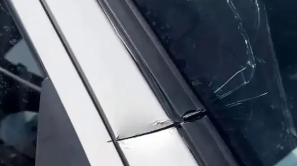 فیلم حمله به خودروی شاسی بلند با قمه در اتوبان نواب / ببینید