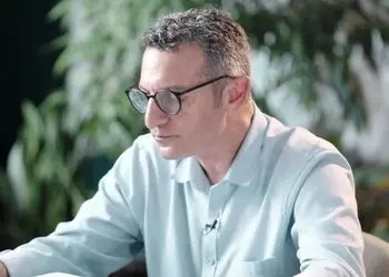 فیلم / زیباترین غزل مولانا با شعرخوانی کم نظیر  امیرحسین ماحوزی  / عاشقی بر من پریشانت کنم، کم عمارت کن که ویرانت کنم 