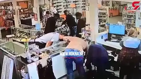 سرقت تفنگ از اسلحه فروشی + فیلم 