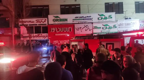 گزارش میدانی خبرنگار رکنا از آتش سوزی خیابان بهار / آتش مهار شد+فیلم و گفتگو