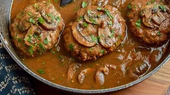 برگر گوشت با سس قارچ