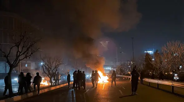 کماندوهای اسرائیلی در تهران / ماجرای ۱۲ مرد ورزیده سیاهپوش در تجمعات / فایننشال تایمز گزارش داد