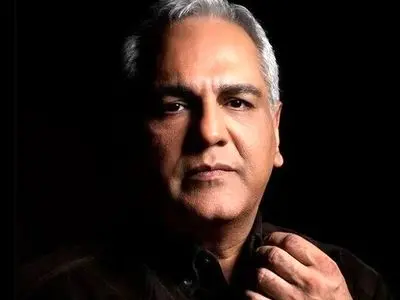 فیلم / نگاهی به مراسم پرطمطراق رونمایی از مدل ماشین کراس اور «اسکای‌ول ET5» مهران مدیری در لاکچری‌ترین مجتمع خودرویی ایران/ آقای مدیری داره آرزوی جوان ایرانی رو زندگی میکنه ...