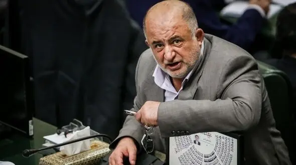 قاضی پور: می خواستم حرف بدتری بزنم، مودب گفتم عقبتان را کردید به ما!