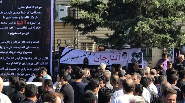 اشک‌های مادر آتنا اصلانی در محل کشف جسد + فیلم