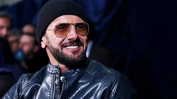 فیلم /  اجرای استایل معروف امین حیایی روی آنتن تلویزیون / چقدر با این استایل پول درآوردی؟!