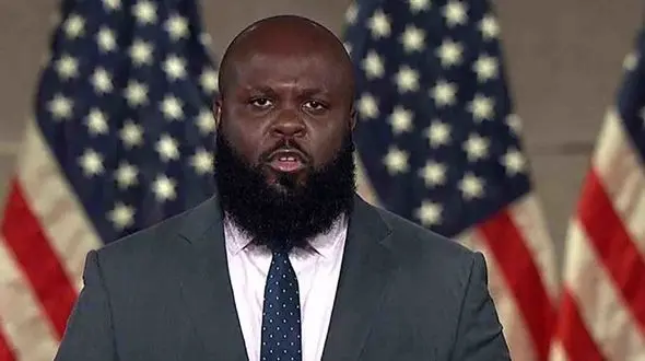 معاون دستیار ترامپ قصد ترک کاخ سفید را دارد + عکس