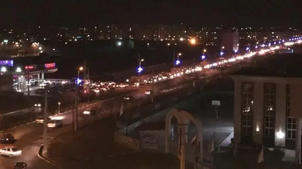 صف طولانی پمپ بنزین بعد از زلزله+فیلم