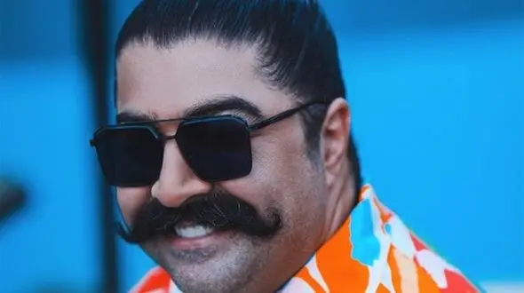 بهنام بانی : عاشق لواشکم ، هلو رو بدون پوست دوست دارم، پوست هلو بهم میخوره پوستم حساسیت میده!