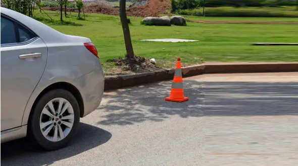 قرار دادن کله قندی مقابل مغازه ها و  شرکت ها غیر قانونی است /  لزوم ورود مدعی العلوم به تخلفات شهری