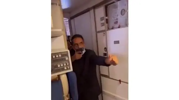 فیلم لحظه اسلحه کشیدن گارد پرواز روی مسافران عصبانی در هواپیما / در خطوط هوایی نیجریه رخ داد