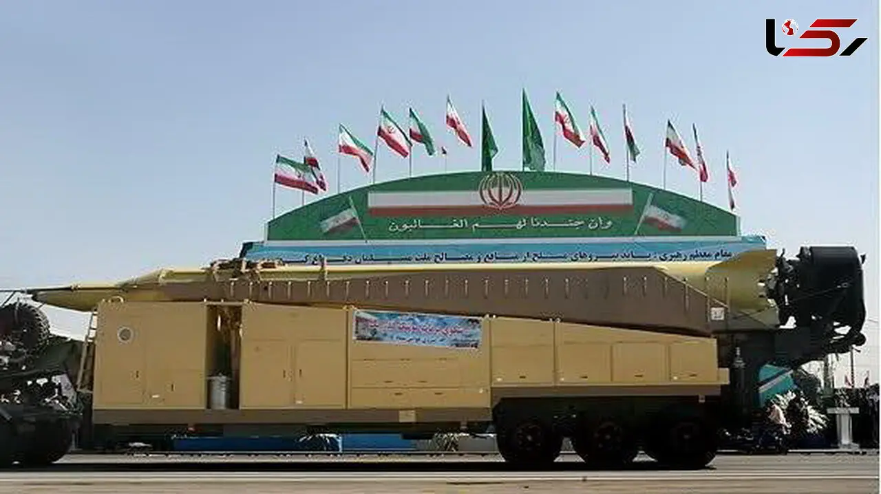 ماکت موشک قدر در مسیر راهپیمایی 22 بهمن با هدف هشدار به اسراییل 