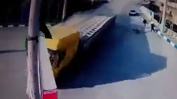 فیلم حادثه وحشتناک بریدن ترمز تریلی کشنده در پردیس تهران !