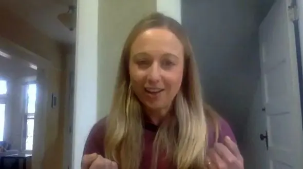 نجات معجزه آسای یک زن پس از سقوط به داخل آتش فشان + عکس