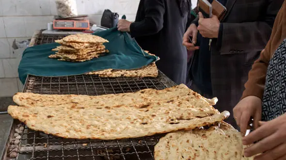 قیمت نان رها شد / تخلفات گسترده در نانوایی ها و سکوت وزارت جهاد کشاورزی و سازمان تعزیرات حکومتی