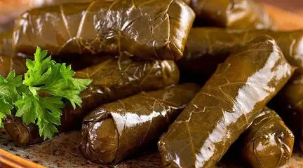 دلمه برگ مو روایت خوش‌طعم یک غذای کهن