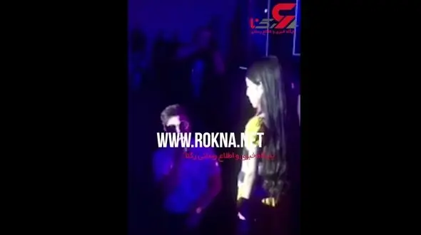 زانو زدن محسن ابراهیم زاده و خواندن برای دختر مبتلا به سرطان+فیلم