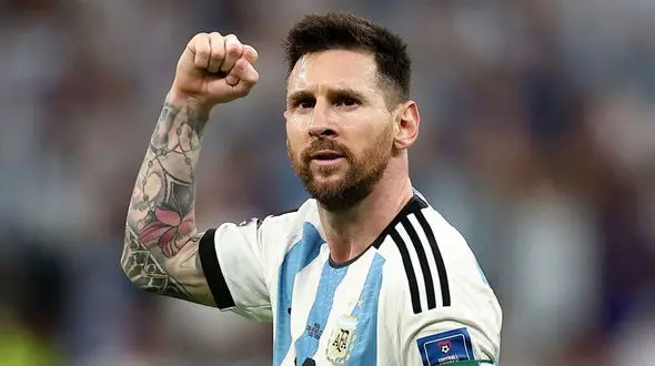 لیونل مسی بازیکن سرشناس فوتبال در کنار پسرش/تیاگو هم مثل پدرش بازیکن بزرگی میشه؟؟؟+عکس