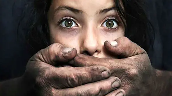 آزار شیطانی نازنین 7 ساله در خانه مادر بزرگ /  مسافر تهران شیطان بود