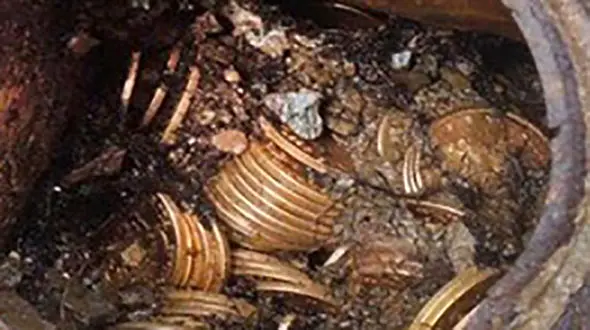 زنده به گور شدن 3 مرد در چاه پر از گنج!