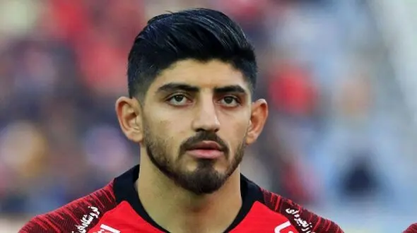 نگاهی به مراسم عروسی کاملا متفاوت و بی نظیر مهدی ترابی، ستاره فوتبال / از نصب عکس حاج قاسم سلیمانی تا خواندن شعر حماسی !