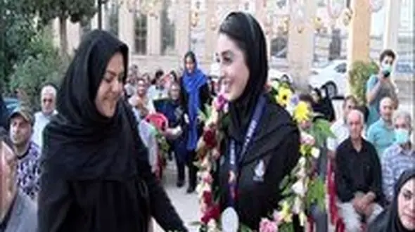 استقبال سمنان از دختر غرور آفرین تکواندوکار + عکس
