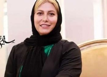نگاهی به دکوراسیون شیک خانه فریبا نادری؛ ستاره فیلم شوهر ستاره با ست زیبای طوسی رنگ / تزئینات خاص منزلش با بشقاب های دیوار کوب عتیقه