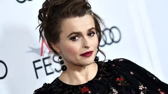 واکنش خانم بازیگر به دعوای زوج همه چی تمام سینما / او احمق نیست 