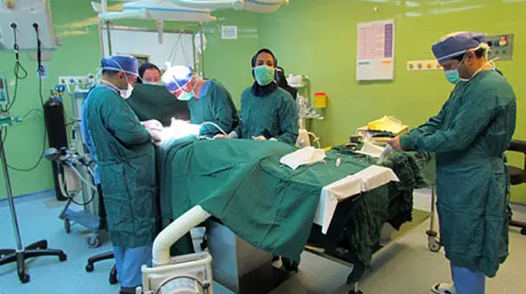 حمله خونین به پزشک و کادر درمانی در مشهد ! / بیمارستان را به هم ریختند