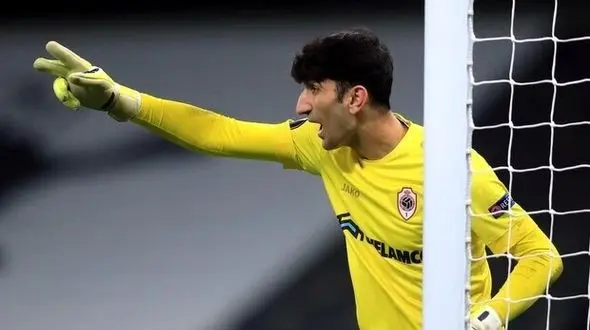 حضور علیرضا بیرانوند روی نیمکت بواویستا مقابل گیمارش