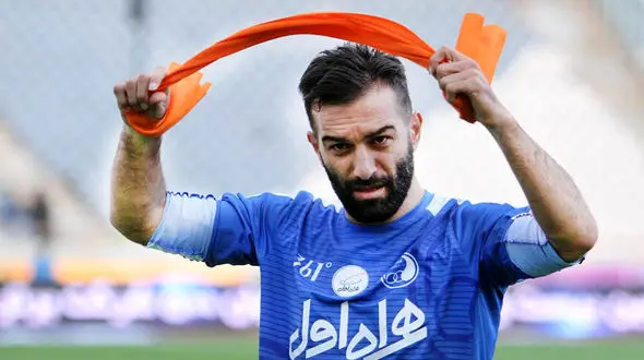 احتمال خداحافظی مدافع سابق استقلال با مستطیل سبز 