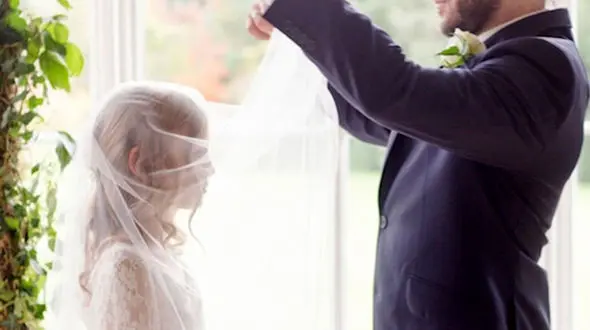 فیلم شرم آور / ازدواج مرد 50 ساله با دختر 9 ساله / عروس به چه می خندید؟!