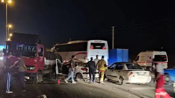 تصادف زنجیره‌ای در محور قزوین الموت با ۹ مصدوم