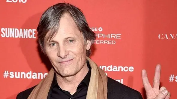 عذرخواهی بازیگر سرشناس به خاطر استفاده از کلمه‌ای توهین‌آمیز 