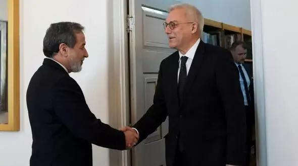 معاون وزیر امور خارجه روسیه با عراقچی دیدار و گفتگو کرد