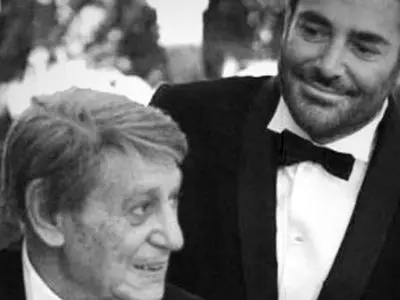 فیلم / رضا گلزار : جوان بودم فقیر شدیم / با پول بابام بالا نیومدم بابام ورشکست شد صفر شدیم/ همه میگن گلزار پولداره که داره آهنگ میخونه 