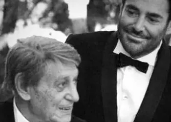 فیلم / رضا گلزار : جوان بودم فقیر شدیم / با پول بابام بالا نیومدم بابام ورشکست شد صفر شدیم/ همه میگن گلزار پولداره که داره آهنگ میخونه 