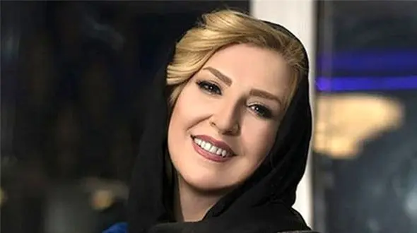 کافه گردی مرجانه گلچین با مدل مانتو سنتی