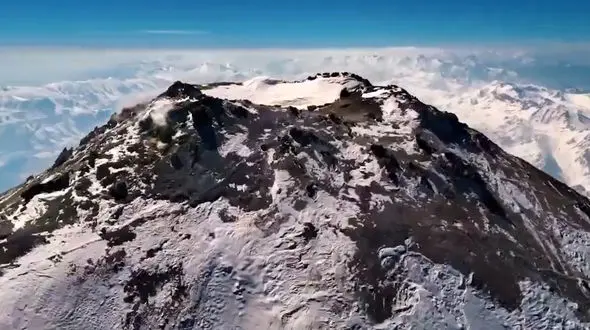 فیلم نمای تماشایی قله دماوند از آسمان