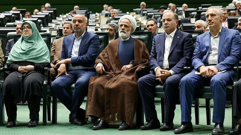 	جلسه مشترک غیر علنی نمایندگان مجلس با حضور رئیس جمهور، معاونان رئیس جمهور و وزرا	
