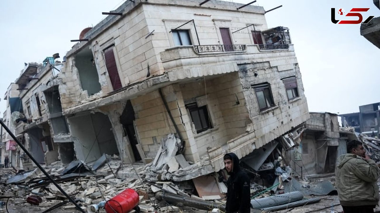 عکس های علی کریمی بین زلزله‌زدگان ترکیه‌ /  برخورد زیبای کریمی جهانی شد