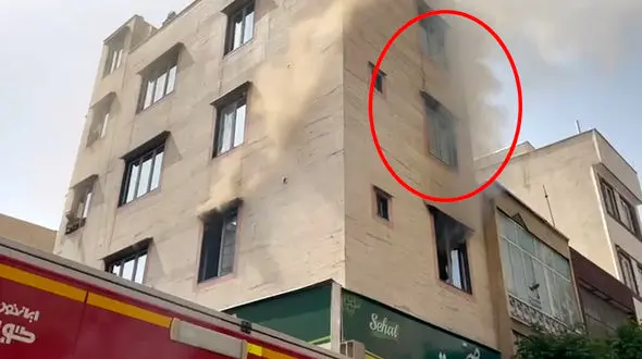 فیلم عملیات نجات یک زن و 2 دختر بچه از آتش سوزی خانه ای در نظام آباد + عکس