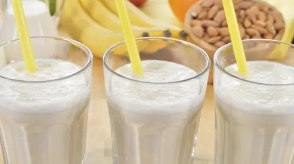 اسموتی موز یک چربی سوز خوشمزه + دستور تهیه در خانه